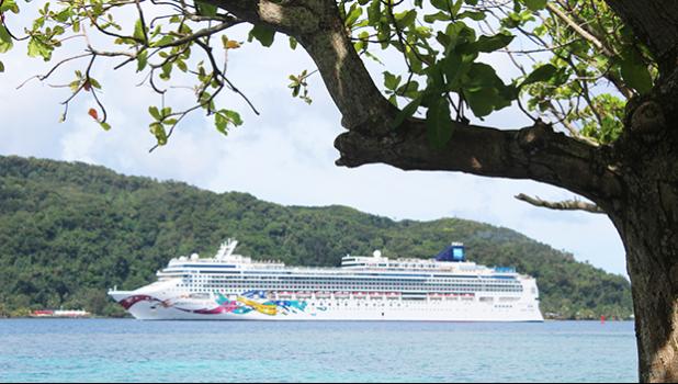 Norwegian Jewel entering Pago Pago bay yesterday