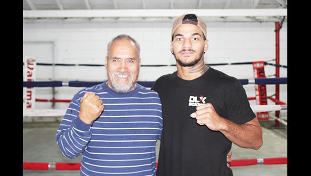 Jolando Lupe Lala Taala (right) and his head coach Sala Sanele Etuale 