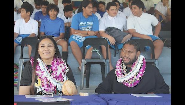 JuJu Smith-Schuster and his mother Mrs. Sammy Toa-Schuster 
