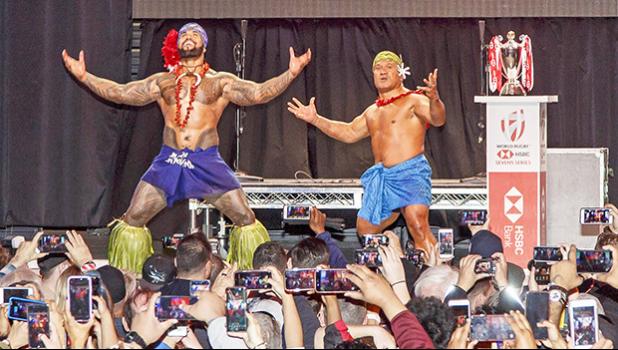 Kap Tafiiti a prominent Samoan cultural entertainer based in Hawaii and his co-performer