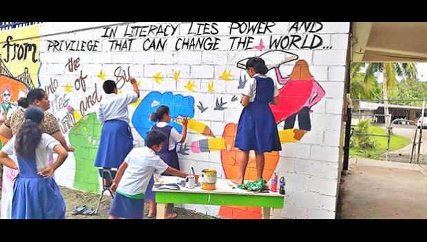 Pava’ia’i Elementary School students at work on their mural.