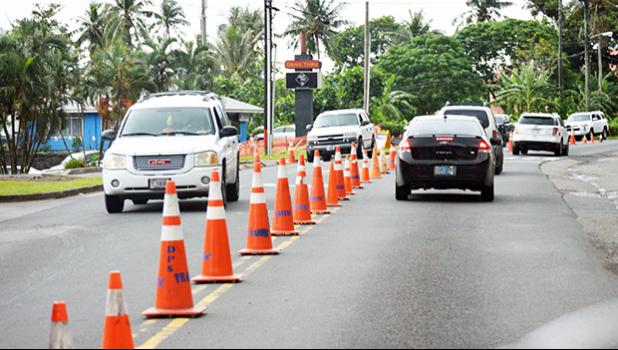 Traffic in front of the Laufou Shopping Center 
