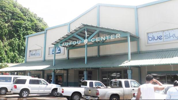 Fetuao was sentenced to a period of probation of 12 months, subject to several conditions. He has to attend and complete anger management, and he is to pay a fine of $135. While he’s on probation, he is not to set foot in the Laufou parking lot nor to consume any alcoholic beverages, remain law abiding and stay away from his old friends who consume alcohol. Laufou Shopping Center entrance and parking lot.