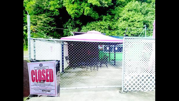 Le Fonuea eatery with closed sign