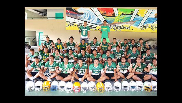 Leone Lions Offensive core for both Varsity and JV divisions throwing their "L" lions sign up for Samoa News camera. [photo: TG]