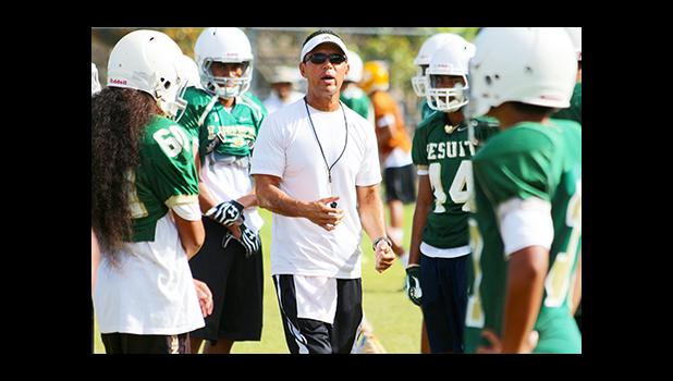 Leone Lions Defensive Coordinator (DC) Filoiali'i Langkilde briefing his defense during practice. [photo: TG]