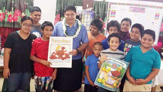 Tualauta faipule, Rep. Samuel Ioka Ale Meleisea with Lupelele students
