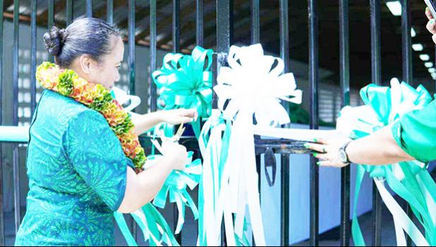 First Lady cuts ribbon