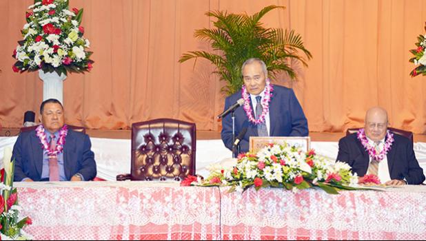 Le afioga i le ali’i Kovana ia Lolo Matalasi Moliga i le taimi o lana saunoaga, a o fa’afofoga ta’ita’i o le malo i le tatala aloaiaina o le tauaofiaga lona 2 a le Fono Faitulafono i le taeao ananafi i le Fale Laumei.  [ata AF]