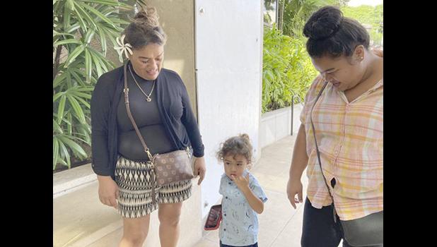 Kaulana Alo-Kaonohi’s mother, Maipela Kaonohi, left, his son and sister