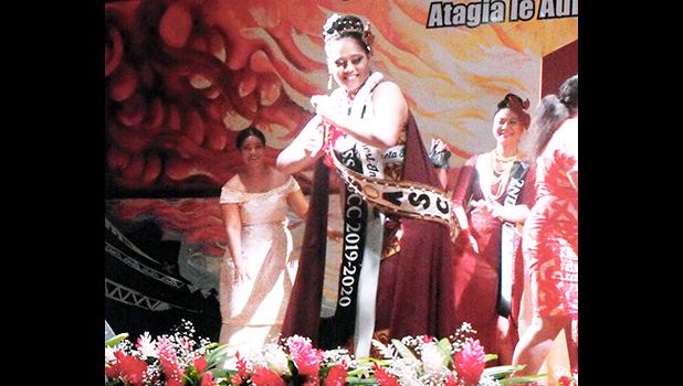 Newly crowned Apoiliu Atuaia performs her victory siva at