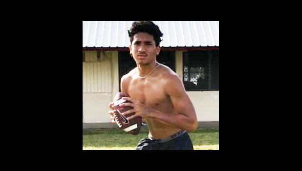 Oakie Salave’a getting ready to throw a pass
