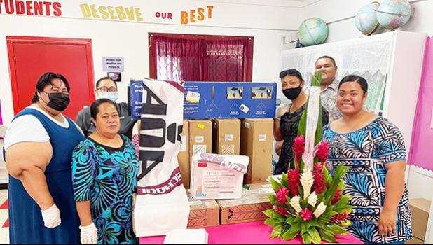 Olomoana Elementary School principal and staff