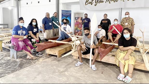 Students with master carver