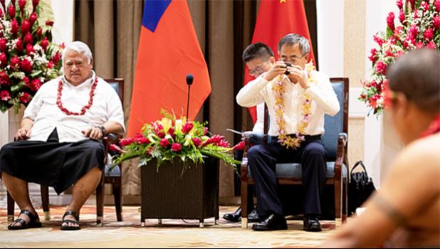Prime Minister Tuilaepa Dr. Sailele Malielegaoi and Vice Premier Hu Chunua at ava ceremony