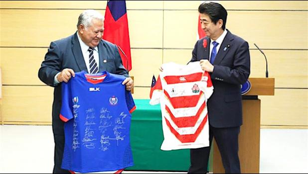 Samoa Prime Minister Tuilaepa Sailele MalielegaoiJapanese and Japan counterpart Shinzo Abe exchange jerseys