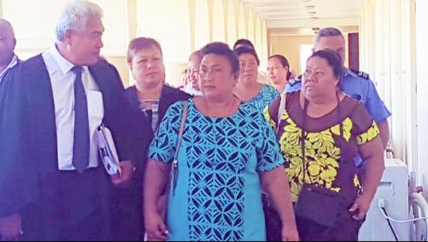  Leutogi Te'o (C) and Luse Tauvale (R) talking to their lawyer