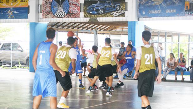 Samoana Sharks player #25 Josh Fuimaono setting up the play to help the Sharks maintain their lead against Marist Crusaders last Saturday at the Samoana High School gym. They won the title — JV Basketball champions — for the second-straight year.  [photo: Ese Malala]
