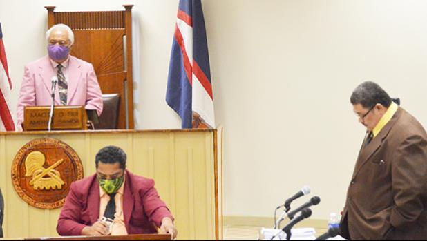 Savali Talavou Ale (left) is seen wearing a face mask speaking to the Vice Speaker of the House, Fetu Fetui Jr (right) 