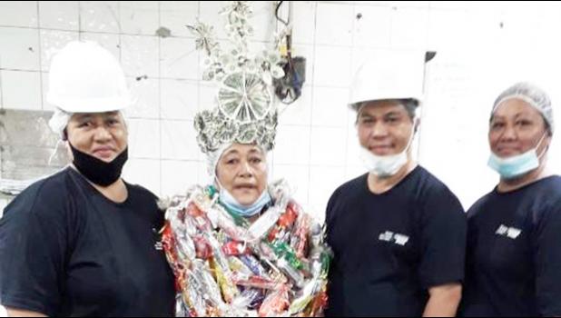 (l-r) Lead Main Pack Seneuefa Faoasau, Epi Schuster, Supervisor So’o Maanaima, and Lead Fish Cleaner Tausala Tuimaseve