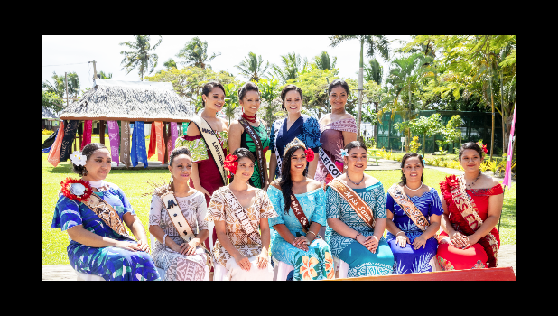 Miss Samoa along with 10 contestants