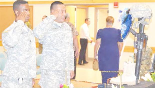 Fellow servicemen paying tribute to their fallen comrade, SFC Albert H. Chung during a memorial service held at the US Army Reserve Center in Tafuna last Friday. [photo: AF]