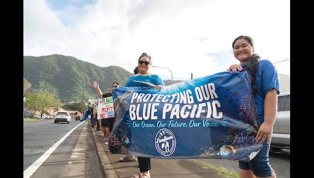 Stand with the moana