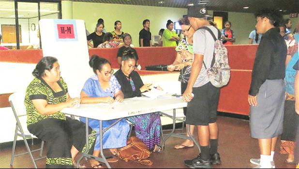 The atrium area of the EOB in Utulei was jammed packed yesterday afternoon after participants in the Summer Youth Employment Program were notified that their paychecks were ready for pick-up. [photo: Sabrina Sinapati]