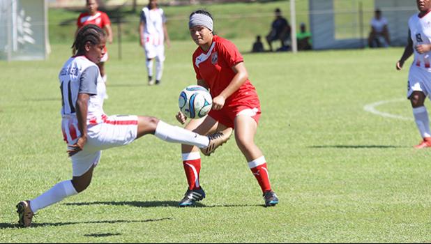Susanna Lutali makes a pass with a New Caledonia opponent