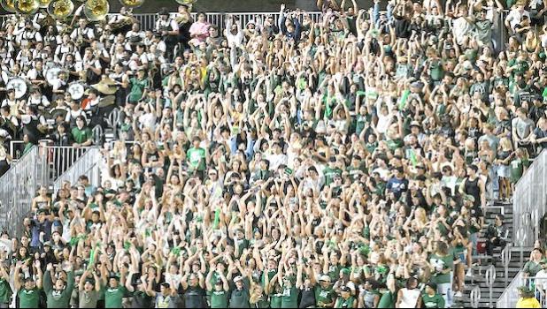 UH students celebrate football victory