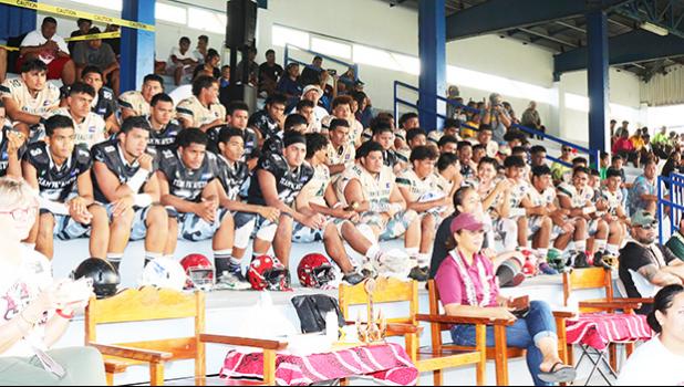 Team Fa’afetai and Team Fealofani gather at the grandstand 