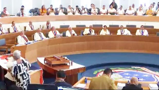 Tuilaepa and Fiame hug at swearing in