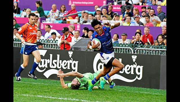 Johnny Vaili scores a 2nd half try for Manu Samoa 