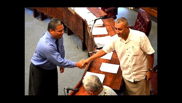 Chief of Customs, Keith Gebauer (left) shaking hands with Faimealelei A. F. Allen