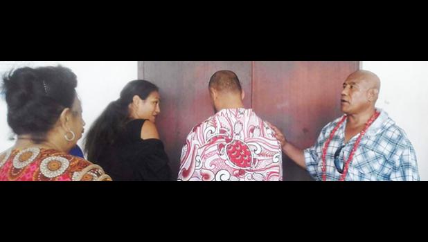 King Faipopo with his back to his supporters, seeks an explanation from his lawyer Josephine Sapolu