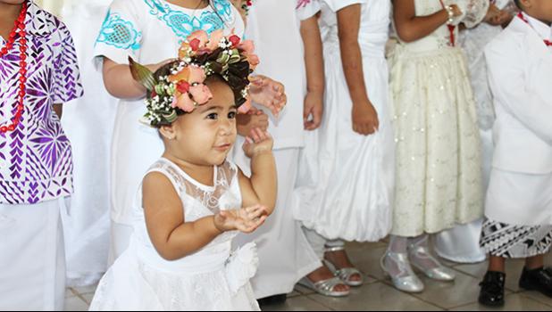 A little girl performing her White Sunday siva