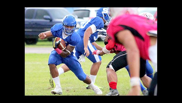 Samoa News Player of the Game, Moe Faleali’i scored three touchdowns in their Varsity battle against the Vikings to lead Samoana to victory, their third win as they closed off their regular season performance on a high note with a 24 - 22 win against the Vike’s. They play Tafuna is playoffs this Saturday. [photo: TG]