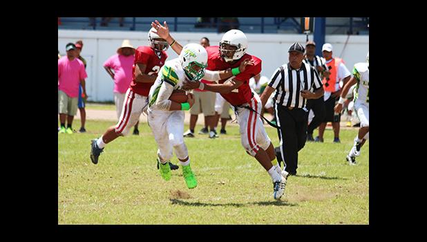 Leone Lions quarterback, Iverson Ta’ase trying to evade the Vikings defensive back – a touchdown saving tackle that nearly saw Ta’ase break loose towards the end zone. Faga’itua won the JV game 28 - 14. [photo: TG]