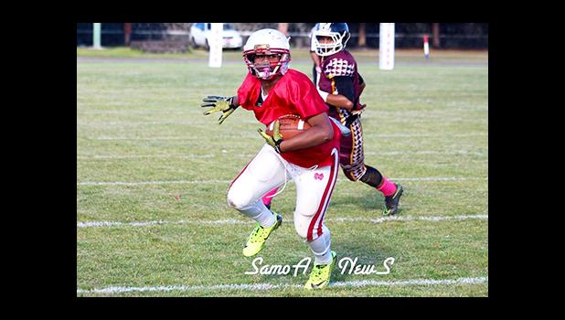 Georgia Mageo of the Vikings taking this one towards the end zone, just after receiving a pass from his quarterback – Mageo helping the Vikings, despite their 18- 14 loss against the Warriors last Friday evening. The clock was not their friend! [photo: TG]
