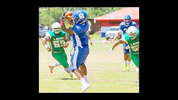 Moe Faleali’i securing this catch at midfield, for a huge Samoana gain in their Clash of the Titans rivalry game last Saturday – Samoana won 6 - 0. [photo: TG]