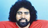 Mosi Tatupu in 1985, as a member of the New England Patriots. [photo: Associated Press / NFL Photos]