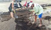 O le amataga o le galueaina o le Malae Hand Ball i autafa o le Maliu Mai Beach Resort i Fogagogo, ma ua iloga fo'i le alofagia o lenei galuega e ala i foa'i a le mamalu lautele o le atunu'u i a latou sailiga tupe o fa'atautaia nei. Ua toetoe a mae'a lenei malae mo le amataga o le ta'amilosaga Hand Ball  i le masina fou.  [ata: foa'i]