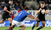 Viliamu Afatia on defense, first half.The New Zealand All Blacks defeated Manu Samoa 15s 78-0 at Eden Park, Auckland, New Zealand.   [Photo: Barry Markowitz]
