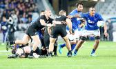 Manu Samoa never quit, but somehow the All Blacks smartly and frequently found a way to they try line in the second half.  The New Zealand All Blacks defeated Manu Samoa 15s 78-0 at Eden Park, Auckland, New Zealand.  [Photo: Barry Markowitz]