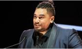  A slightly teary-eyed Kings accepting his second award of the night - Best Pacific Urban Artist. [Photo: Hannah Rolfe / Topic via RNZI] 