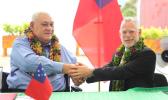 Alon Roth-Snir (right), shakes hands with Ale Vena, 