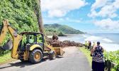landslide that blocked traffic from both sides in Amouli