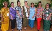  L-R Meafou Imo Peresetene o le MASI; Edwina Laina Lilomaiava Tanielu; Christine Dutrete; Miss Pcific Islands Matauaina Toomalatai, Talileleia Ifoitaua Fiatama'ita'i Tasi; Brittney Unasa Galo; ma Magalita Philomena Johnson. Tala o le tauvaga i le lomiga o le Lali.