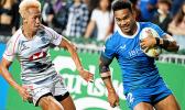 Steve Onosai speeds ahead of a defende