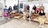 Students with master carver
